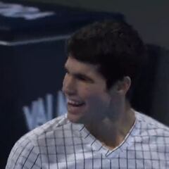 El público alucinando en pie, el narrador loco y Alcaraz muerto de risa: disparate total de punto