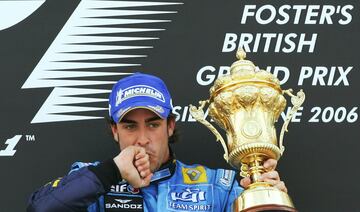 Victoria en la cuna de la F車rmula 1, Silverstone, por delante de sus dos grandes rivales en los t赤tulos con Renault: Schumacher y Raikkonen.