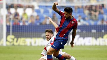 Samu García ha caído lesionado al cuarto de hora del choque enfrenta al Levante y al Alavés.