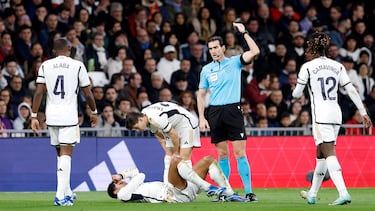 Bellingham se hizo daño en el hombro pero pudo continuar.