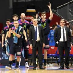 El Estudiantes arrasa al Manresa e inicia la reacción para salvarse