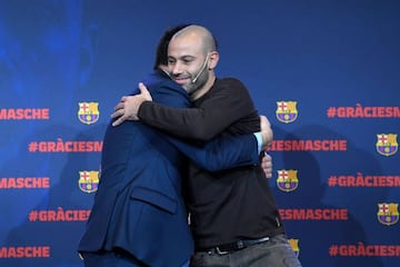 Bartomeu gives Mascherano a hug