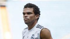 Pepe se entrena con el grupo y Derik completa la sesión