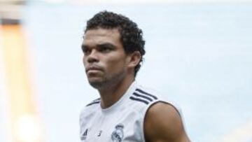 Pepe se entrena con el grupo y Derik completa la sesión