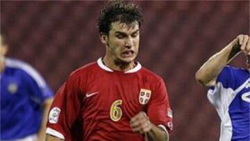 <b>PRETENDIDO.</b> El Chelsea también se había fijado en este defensor habitual en las convocatorias de Javier Clemente.