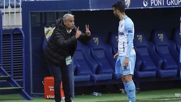 Pellicer, dando instrucciones a Cristian durante el Málaga - Zaragoza.