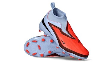 Regala fútbol: la camiseta del Real Madrid con un 20% de descuento lidera el desfile de rebajas de hasta el 60% en botas, sudaderas y zapatillas de Fútbol Emotion