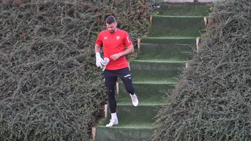 Simón, en la lista para el derbi