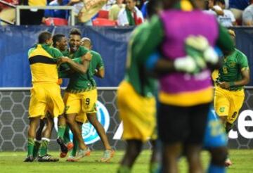 Jugadores de Jamaica celebrando su triunfo sobre Estados Unidos que les da el pase a la final de la Copa Oro.