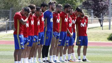 Los jugadores guardaron un minuto de silencio en memoria de Ignacio Echeverría, el español muerto en el atentado de Londres