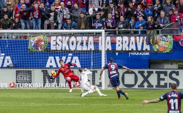 Sergi Enrich rifled in Eibar's second goal after the break. 2-0. Min.51