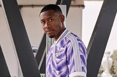 En cuanto al diseño, atrevido y llamativo, es fiel al ADN del club y a su espíritu ganador, con detalles que rinden homenaje a la cultura y esencia del Real Madrid.

