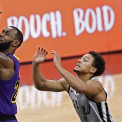 LeBron James y los Lakers dejan escapar un +15 en San Antonio