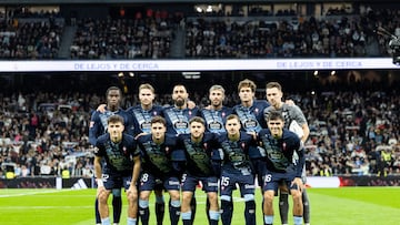 La formación titular del Celta posa para los medios gráficos en el Santiago Bernabéu.