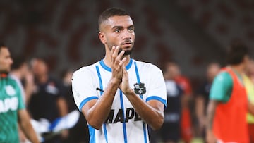 BARI, ITALY - AUGUST 27: Jeremy Toljan of Sassuolo salutes the fans after the Serie B match beetween Bari and Sassuolo at Stadio San Nicola on August 27, 2024 in Bari, Italy. (Photo by Maurizio Lagana/Getty Images)