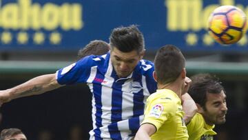 Dani Torres, jugador del Alavés, durante un partido frente al Villarreal.