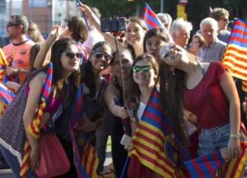 Gran ambiente en las calles de Barcelona para recibir al campeón de Liga. 