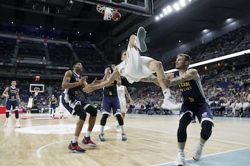 Jaycee Carroll cayó de espaldas tras una dura falta de Rafa Luz.