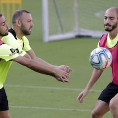 Mikel Villanueva resucita en pleno caos del Málaga