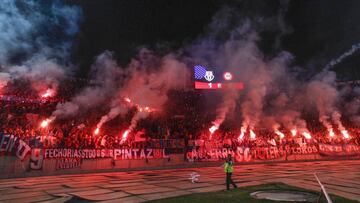 Futbol, Universidad de Chile vs Union La Calera. 
 Septima fecha, campeonato Nacional 2019 
 Hinchas de Universidad de Chile prenden bengalas  durante el partido de primera division contra Union La Calera realizado en el estadio Nacional.
 Santiago, Chile. 
 07/04/2019 
 Ramon Monroy/Photosport 
 
 Football, Universidad de Chile vs Union La Calera. 
 7th date, 2019 National Championship 
 Universidad de Chile&#039;s fans cheer during the first division match against  Union La Calera at Nacional stadium in Santiago, Chile. 
 07/04/2019 
 Ramon Monroy/Photosport 