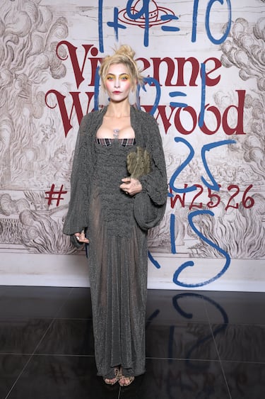 Desfile de la colección Otoño/Invierno 2025-2026 de Vivienne Westwood, celebrado en el Pavillon Cambon el 8 de marzo de 2025 en París, Francia