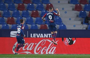 1-0. Roger Mart¨ª celebr¨® el primer gol.