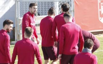 Los jugadores titulares ante el Barcelona realizaron carrera continua.