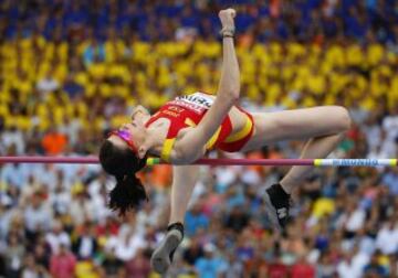 Al aire libre se hizo con la medalla de bronce en el Campeonato Mundial de Moscú de 2013 con una marca de 1,97 m.