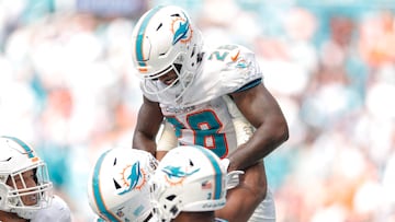 El novato De'Von Achane #28 aprovechó los espacios de la defensiva de los Broncos para explotar con más de 200 yardas.