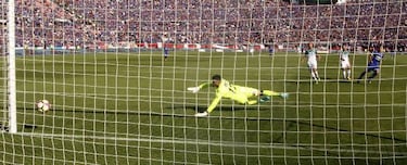 El gol de Mora hizo recordar al mítico tanto de Salas en Wembley