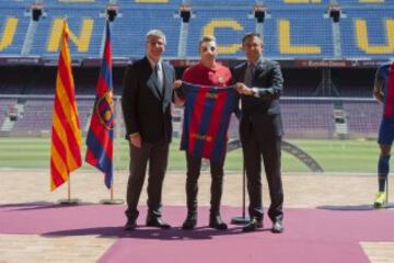 El jugador francés fue presentado en el Camp Nou.