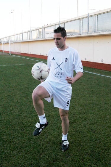 Llegó cedido al equipo manchego la temporada 2003-04. Disputó tan solo 7 partidos. 