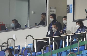 Lopetegui, sancionado, desde la grada.