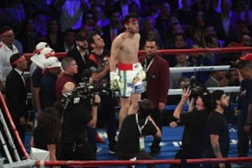 El dominio aplastante de Canelo sobre Chávez Jr. en imágenes