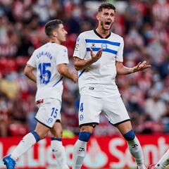 Aprobados y suspensos del Alavés: sometidos y sin reacción