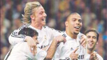 <b>ENTREGADOS AL CRACK</B>. Ronaldo tiene a la afi ción metida blanca en el bolsillo.