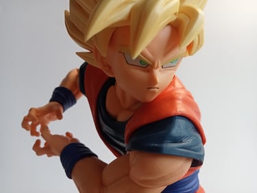 Goku cargando su Kamehameha por Banpresto