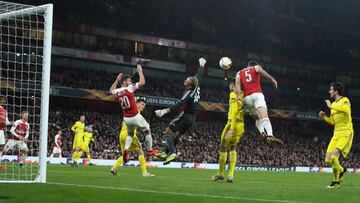 LONDON, ENGLAND - FEBRUARY 21: Sokratis Papastathopoulos of Arsenal scores a goal to make it 3-0 and 3-1 on Aggregate during the UEFA Europa League Round of 32 Second Leg match between Arsenal and BATE Borisov at England on February 21, 2019 in London, Un