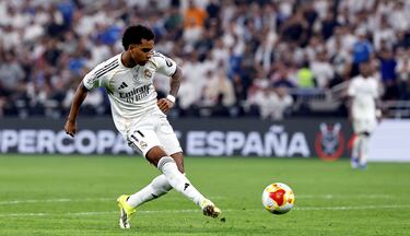 0-2. Asistencia de Federico Valverde para la carrera de Rodrygo, supera a Robin Le Normand y define con un disparo cruzado en el mano a mano ante Jan Oblak.