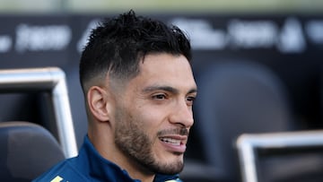 Soccer Football - Premier League - Fulham v Burnley - Craven Cottage, London, Britain - March 21, 2026 Fulham's Raul Jimenez before the match REUTERS/Isabel Infantes EDITORIAL USE ONLY. NO USE WITH UNAUTHORIZED AUDIO, VIDEO, DATA, FIXTURE LISTS, CLUB/LEAGUE LOGOS OR 'LIVE' SERVICES. ONLINE IN-MATCH USE LIMITED TO 120 IMAGES, NO VIDEO EMULATION. NO USE IN BETTING, GAMES OR SINGLE CLUB/LEAGUE/PLAYER PUBLICATIONS. PLEASE CONTACT YOUR ACCOUNT REPRESENTATIVE FOR FURTHER DETAILS..