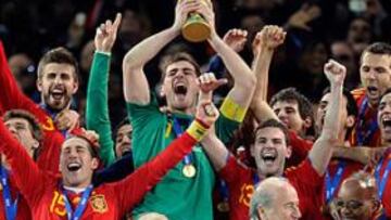 <b>CAMPEONES. </b>Los jugadores de la Selección celebran la Copa del Mundo tras ganar la final del Mundial frente a Alemania, el 11 de julio.