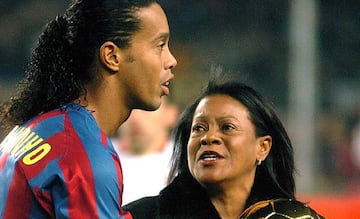 El astro brasileño siempre fue muy unido con su madre, quien estuvo en el Camp Nou cuando ‘Roonie’ fue ovacionado por la afición blaugrana cuando presentó su Balón de Oro.