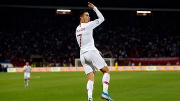 Cristiano Ronaldo celebra uno de sus goles contra Lituania.