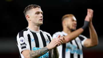 LONDON, ENGLAND - JANUARY 03: Kieran Trippier of Newcastle United applauds the fans after the draw during the Premier League match between Arsenal FC and Newcastle United at Emirates Stadium on January 03, 2023 in London, England. (Photo by Julian Finney/Getty Images)