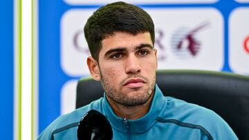 Doha (Qatar), 20/02/2025.- Carlos Alcaraz of Spain speaks during a press conference after losing the men's singles quarterfinal match against Jiri Lehecka of Czech Republic at the ATP Qatar Open tennis tournament in Doha, Qatar, 20 February 2025. (Tenis, República Checa, España, Catar) EFE/EPA/NOUSHAD THEKKAYIL