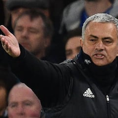 Mourinho se enfada con el United por hacerle viajar en bus