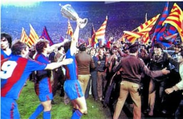 En 1982  el barcelona conquistó la Recopa al derrotar en su propio estadio al Standard de Liega (2-1). Simonsen y Quini fueron los goleadores azulgranas. 