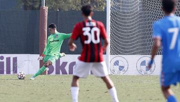 Alejandro Iturbe con el Atl&eacute;tico en la Youth League.