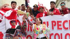 Aficionados de Per&uacute; ya ponen la nota de color en Rusia. 