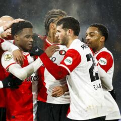 Feyenoord derrotó al Vitesse en Eredivisie; hubo invasión de campo